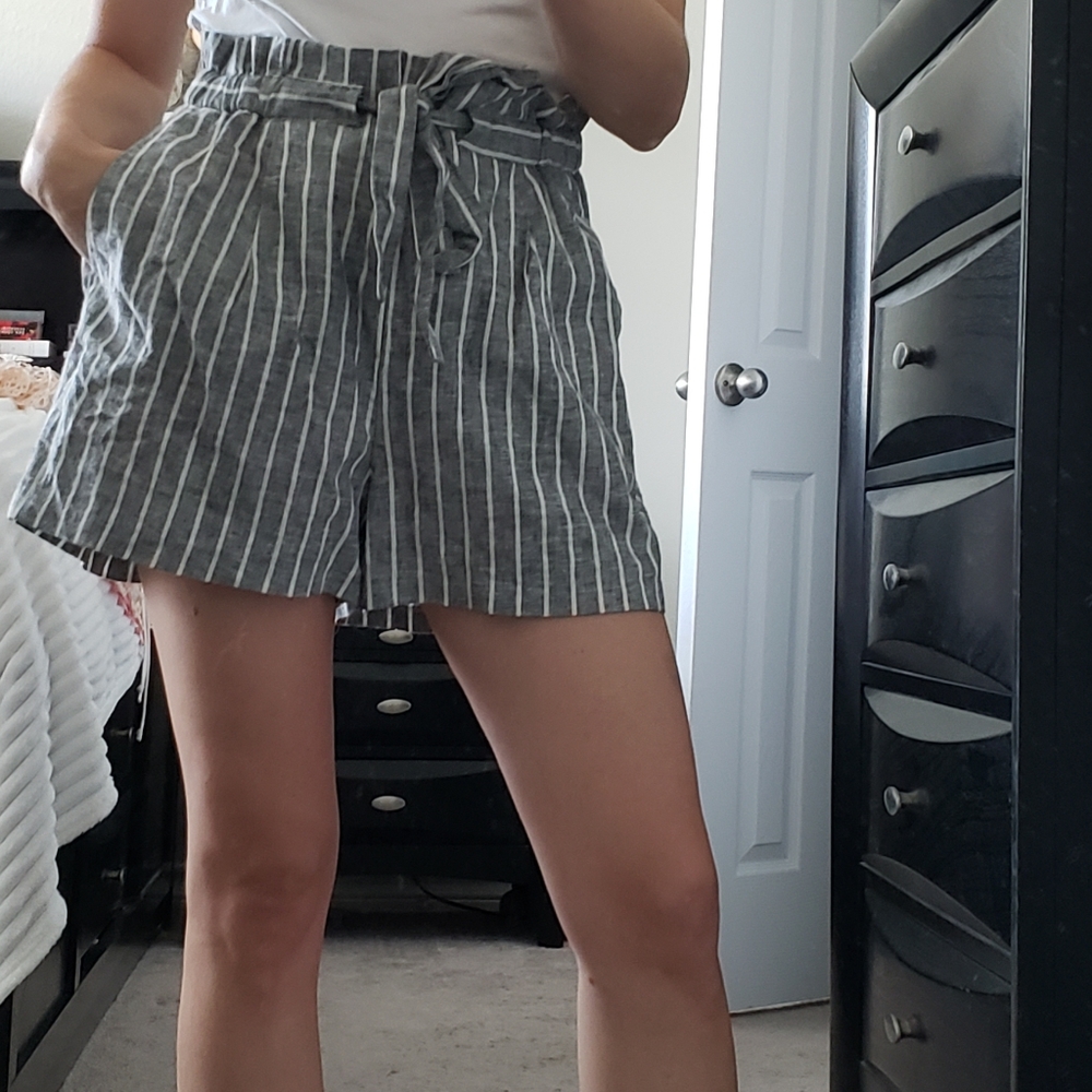 Express Shorts - Picture 3 of 6